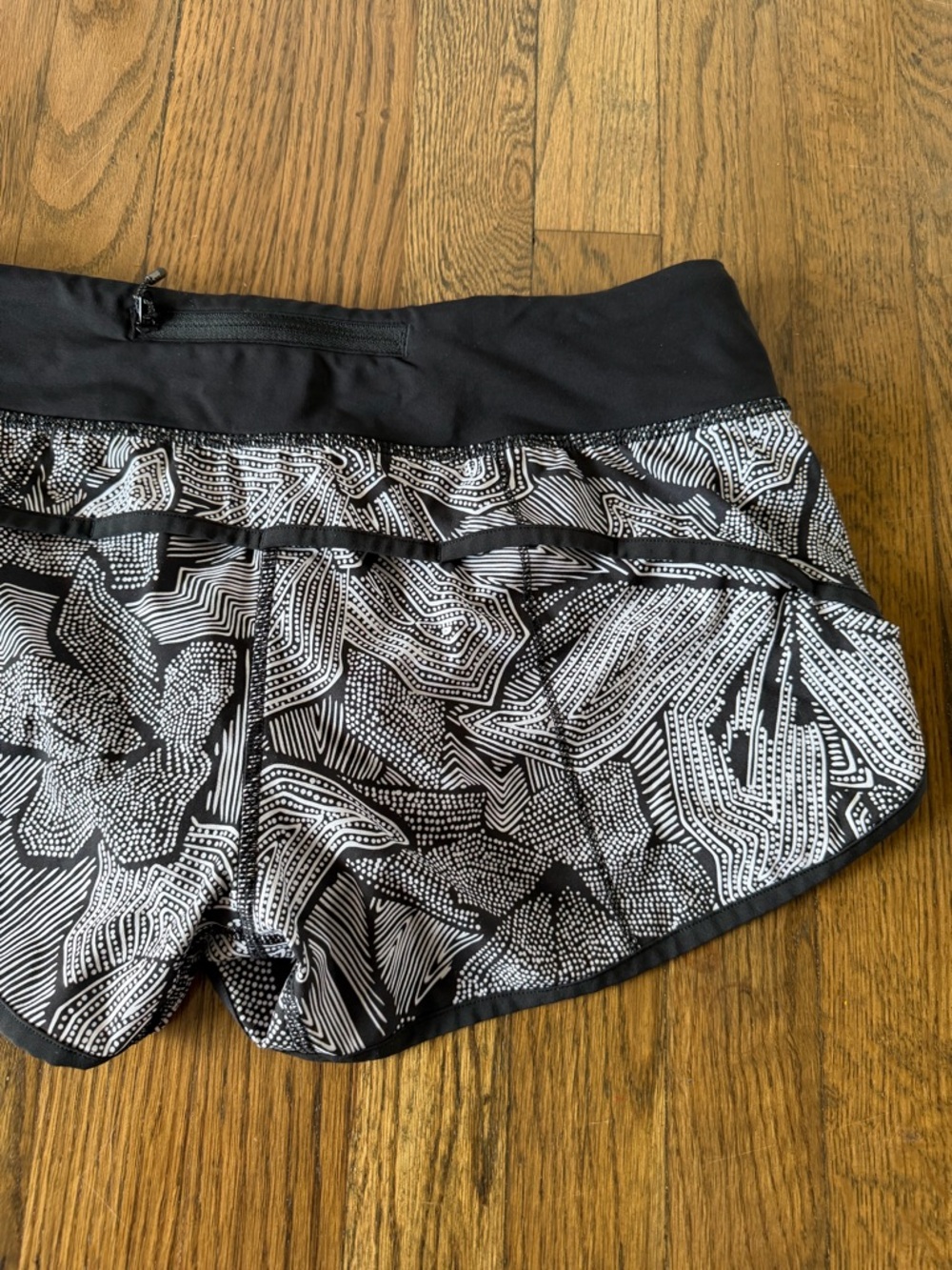 Lululemon Women’s Speed Short In Dottie Tribe White Black /Black Size 6 - Picture 10 of 14